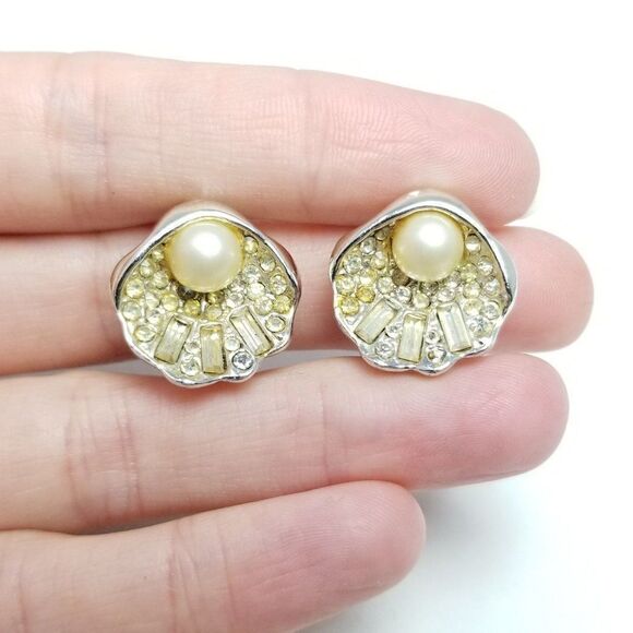 Vintage Shell Shape Rhinestone Clip On Earrings, Faux Pearl, Retro 50s Style - Picture 5 of 7